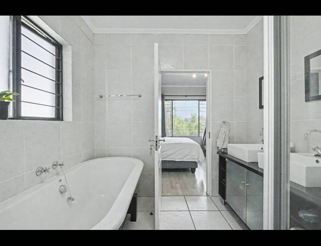 2 BEDROOM APARTMENT FOR SALE IN SUNNINGHILL
